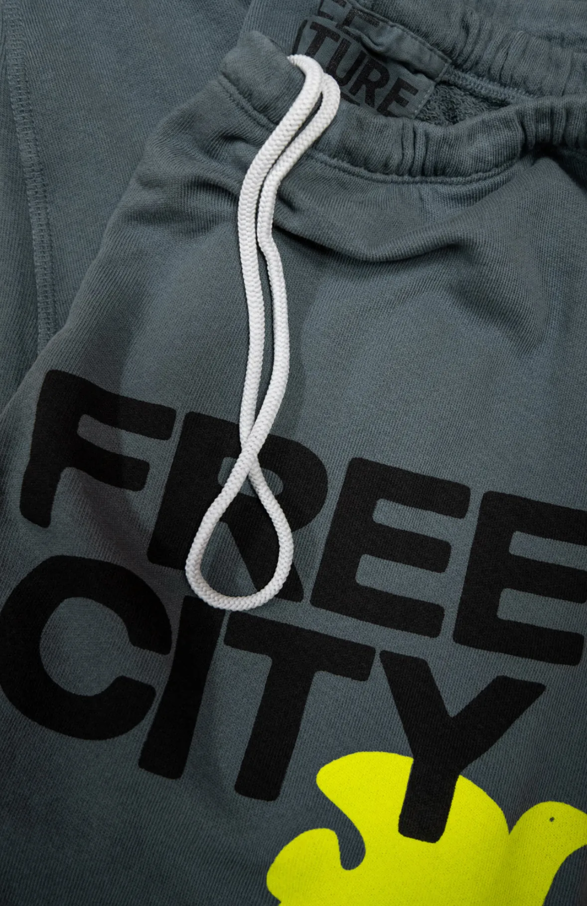 FREE CITY LARGE 3/4 sweats - GREYART GLOW