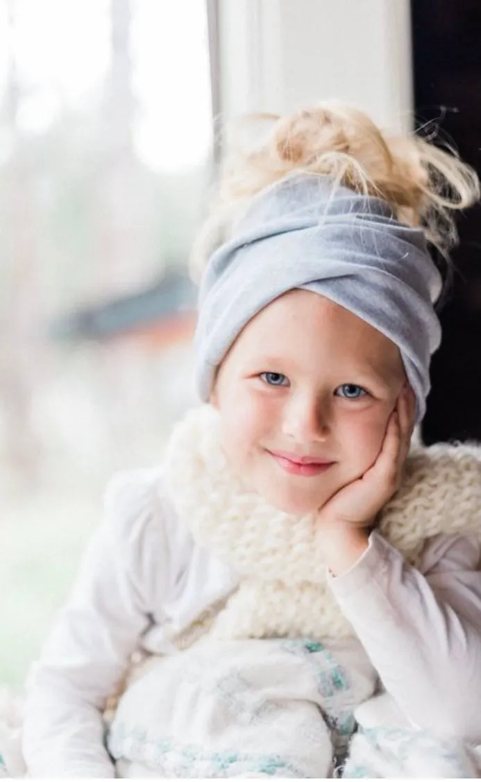 Kids peek a boo beanie