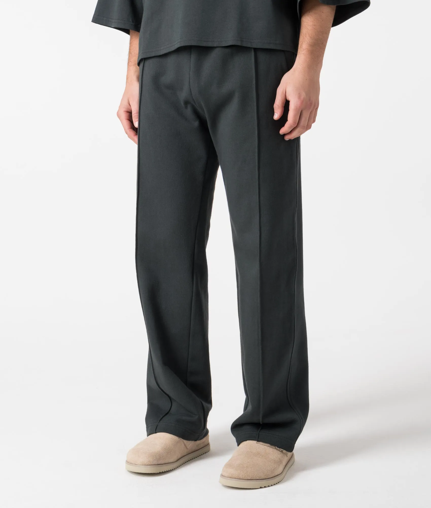 Relaxed Fit Essential Pleated Joggers