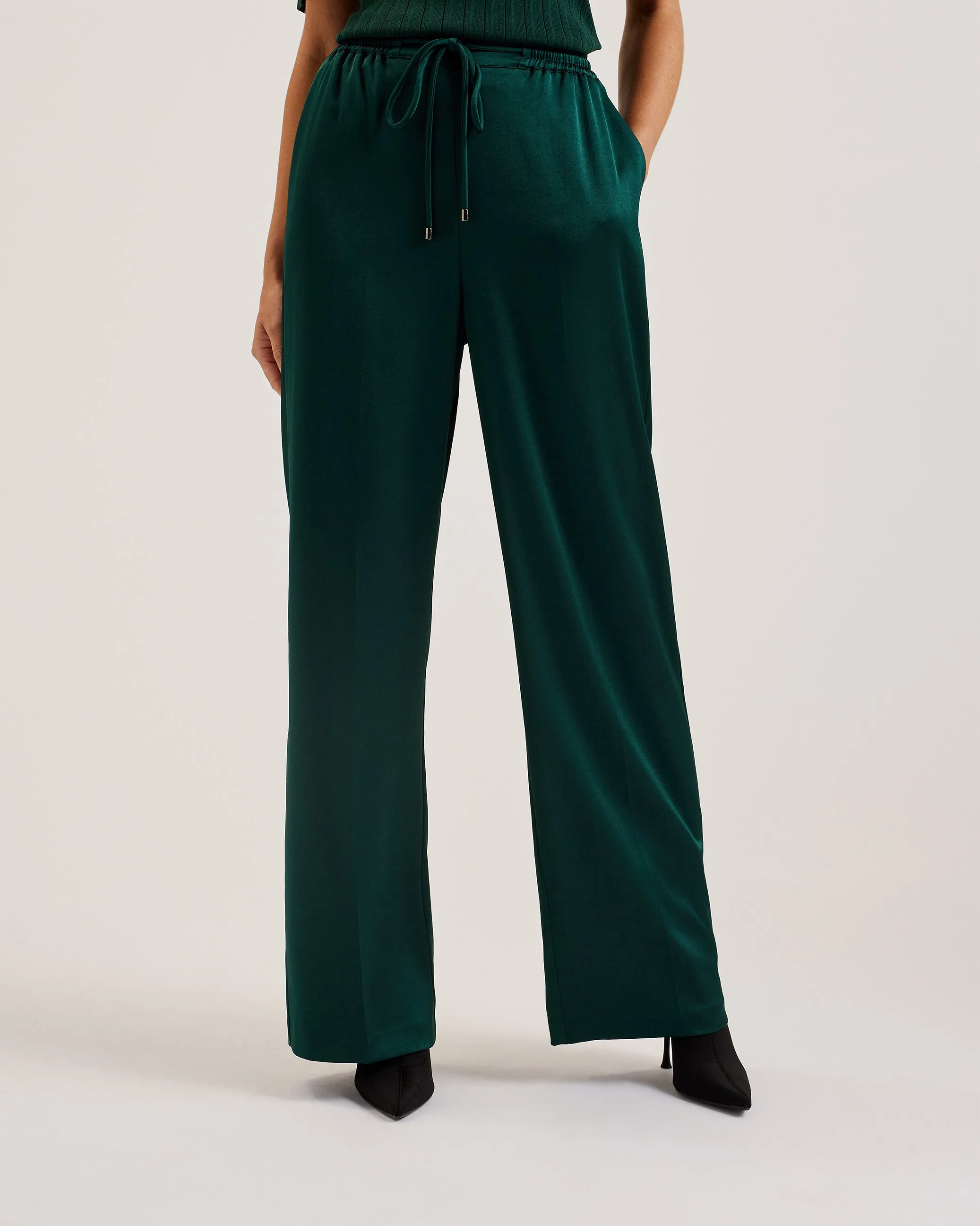 Umaibo Satin Wide Leg Jogger Dk-Green