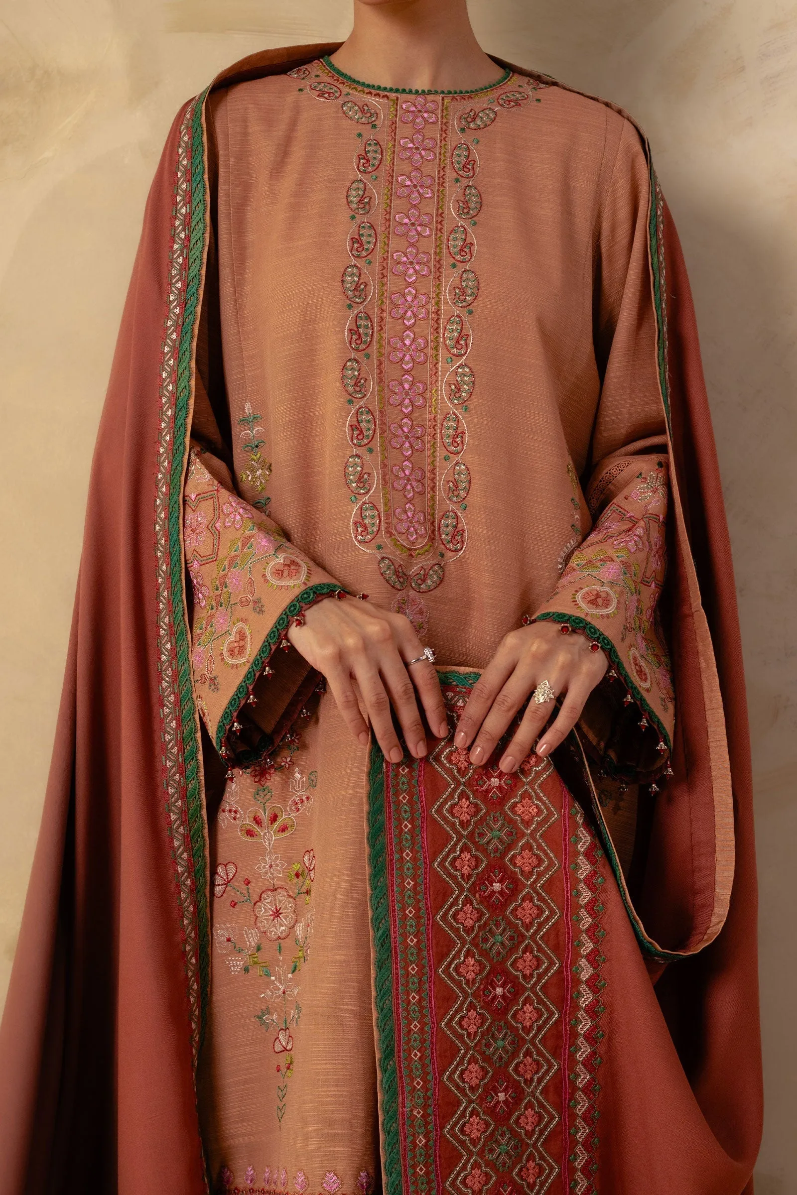 Zara Shahjahan Coco Winter Collection 2023 – ZW23-7A